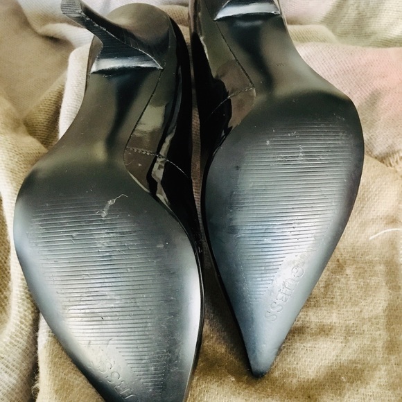 Guess Patent Leather Pumps - Picture 7 of 8